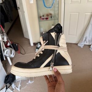 Black and Cream High-Top Rick Owens Geobasket. Women's Sneakers